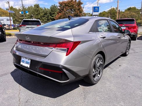 Used 2024 Hyundai Elantra Limited FWD image 7