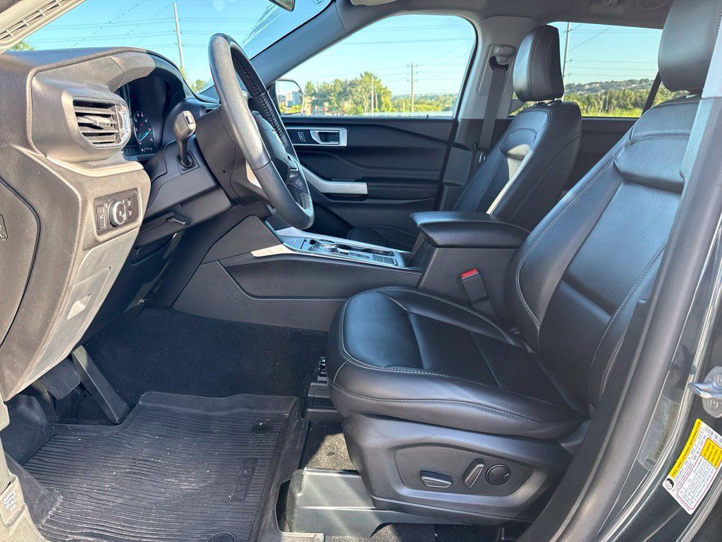 Used 2023 Ford Explorer XLT w/ Equipment Group 202A RWD image 6