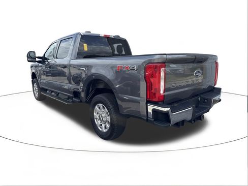 Used 2024 Ford F250 XLT w/ FX4 Off-Road Package AWD/4WD image 3