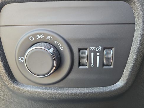 New 2025 Jeep Grand Cherokee Altitude image 29