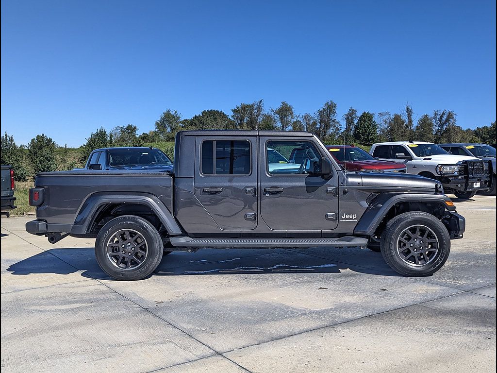 Used 2023 Jeep Gladiator Overland w/ Cold Weather Group AWD/4WD image 6