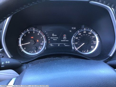 Used 2023 Toyota Highlander XLE FWD image 14