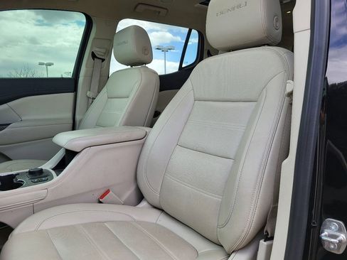 Used 2022 GMC Acadia Denali w/ Black Diamond Edition AWD/4WD image 3