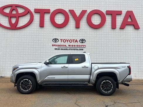Used 2024 Toyota Tacoma TRD Sport w/ TRD Sport Upgrade Package image 1