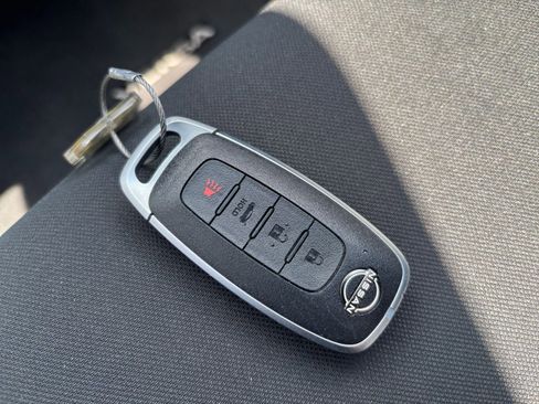 Used 2025 Nissan Versa SV FWD image 18