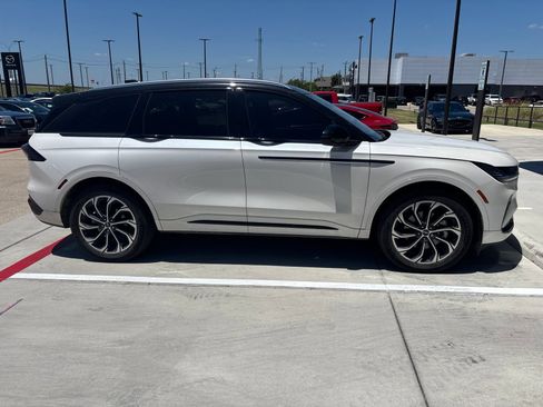 Used 2025 Lincoln Nautilus Reserve AWD/4WD image 4