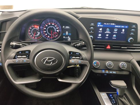Used 2023 Hyundai Elantra SE FWD image 22