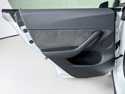 Used 2023 Tesla Model Y Long Range image 26