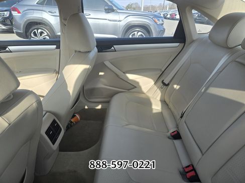 Used 2013 Volkswagen Passat TDI SE image 9