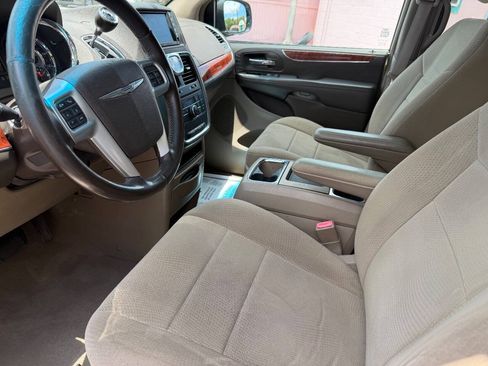Used 2013 Chrysler Town & Country Touring FWD image 6