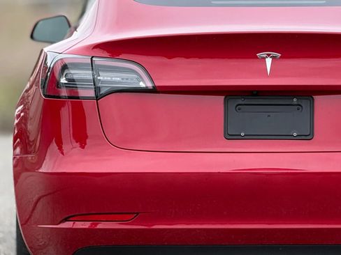 Used 2023 Tesla Model 3 Standard Range image 13