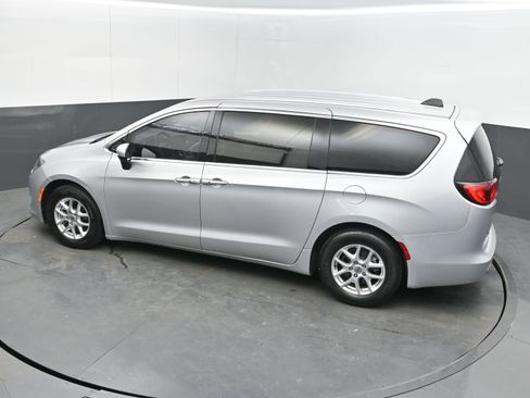 Used 2022 Chrysler Voyager LX image 37