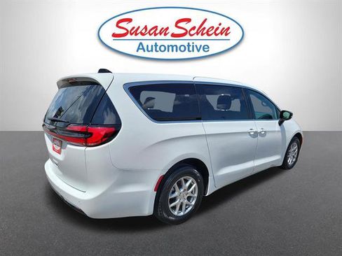 Used 2025 Chrysler Pacifica Select FWD image 24