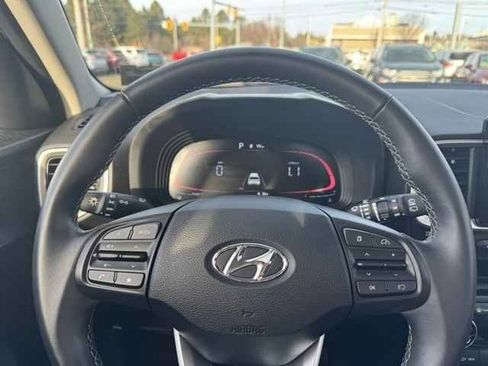 Used 2024 Hyundai Venue SEL image 15