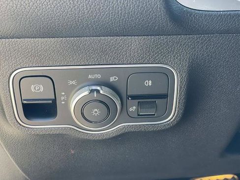 Used 2023 Mercedes-Benz GLB 250 image 23