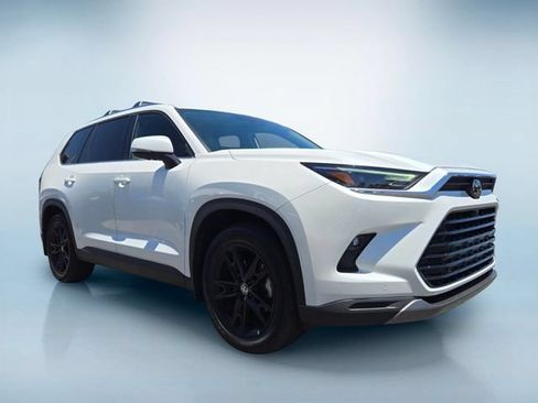 Used 2024 Toyota Grand Highlander AWD image 2