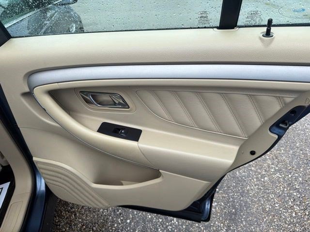 Used 2018 Ford Taurus SE FWD image 15