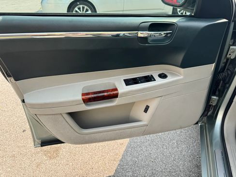 Used 2005 Chrysler 300 C w/ Protection Group II RWD image 14