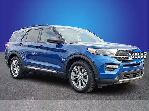Used 2022 Ford Explorer XLT w/ Equipment Group 202A image 3