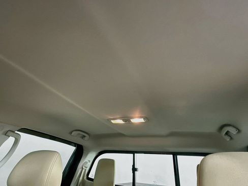 Used 2018 Nissan Titan SV AWD/4WD image 21