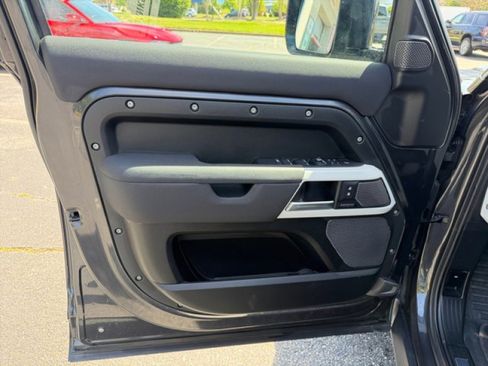 Used 2022 Land Rover Defender 110 X-Dynamic SE AWD/4WD image 20