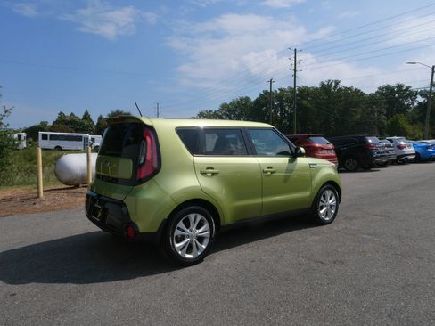 Used 2016 Kia Soul + FWD image 5