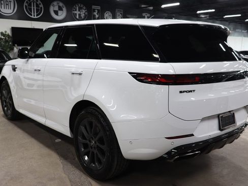 Used 2024 Land Rover Range Rover Sport Dynamic SE AWD/4WD image 3