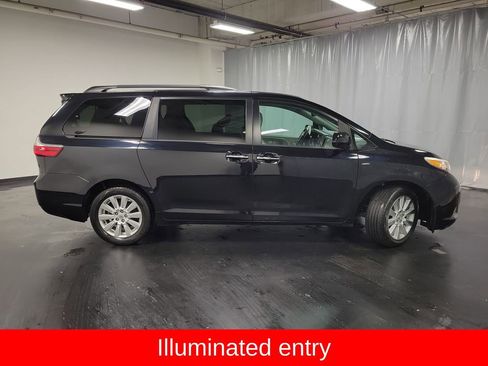 Used 2017 Toyota Sienna XLE Premium image 9