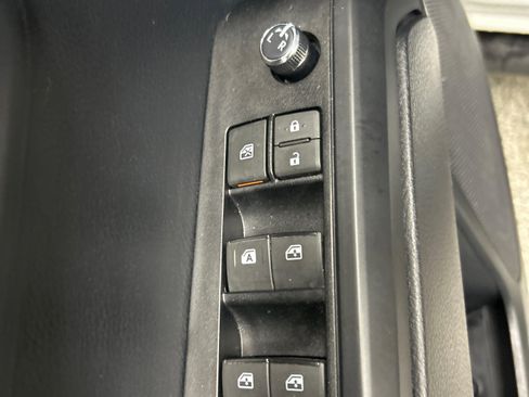 Used 2018 Toyota Tacoma SR w/ SR Convenience Package image 9