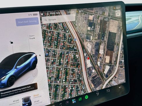 Used 2022 Tesla Model Y Performance AWD/4WD image 31