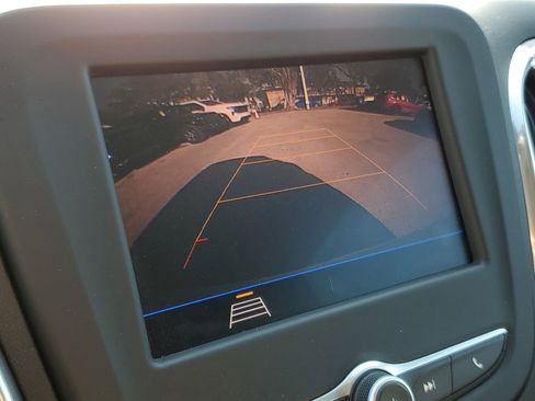 Used 2021 Chevrolet Equinox LS image 27