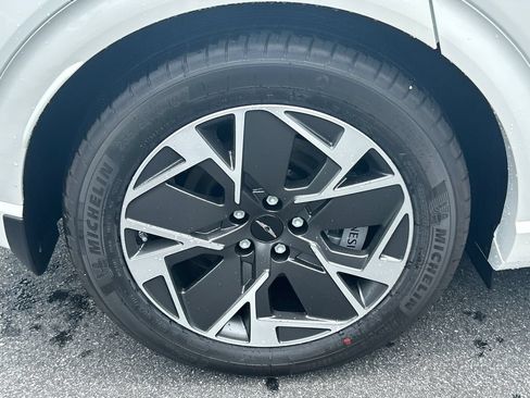 New 2026 Genesis GV60 RWD image 17