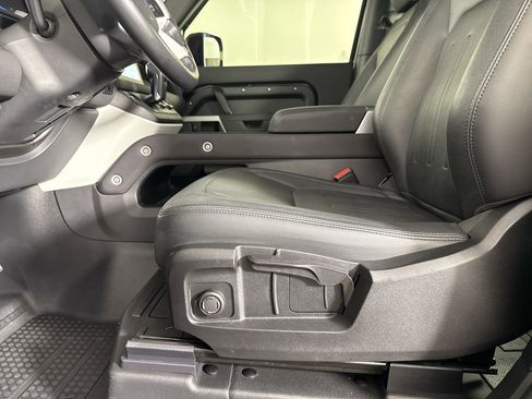 Used 2022 Land Rover Defender 90 S image 19