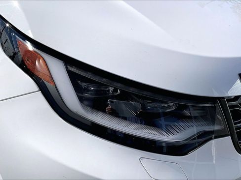 Used 2025 Land Rover Discovery Dynamic SE image 28