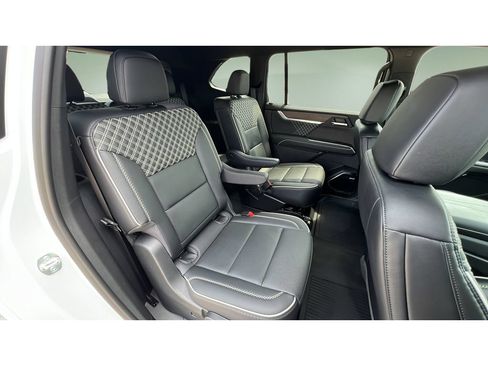 Certified 2026 GMC Acadia Denali w/ Super Cruise Package AWD/4WD image 31