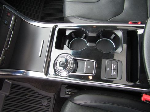 Certified 2019 Ford Edge Titanium w/ Equipment Group 301A image 35