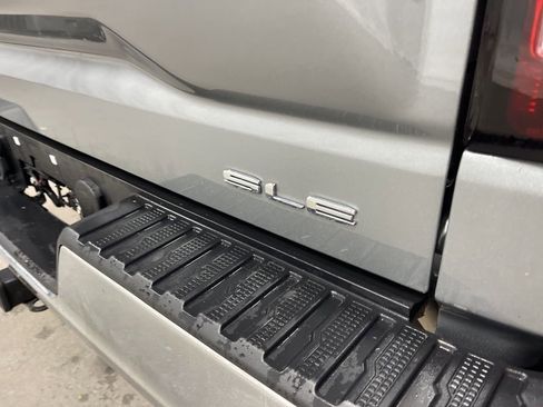 Used 2025 GMC Sierra 1500 SLE image 18