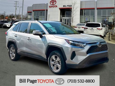 Used 2025 Toyota RAV4 XLE AWD/4WD image 1