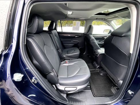 Used 2023 Toyota Highlander Limited image 16