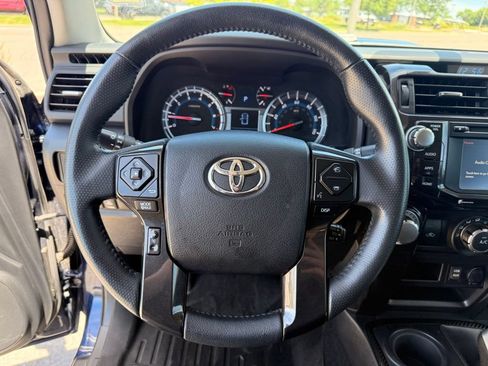 Used 2017 Toyota 4Runner TRD Off-Road Premium AWD/4WD image 13