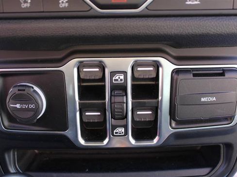 Used 2024 Jeep Wrangler Unlimited Sport AWD/4WD image 20
