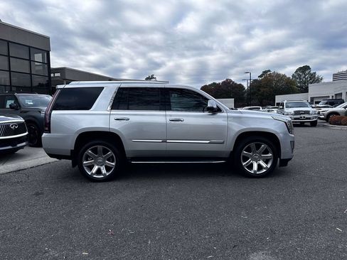 Used 2020 Cadillac Escalade Luxury image 14