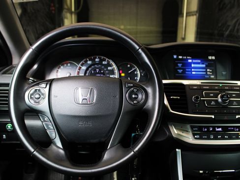 Used 2015 Honda Accord Sport image 27