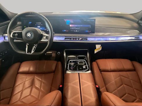 Used 2025 BMW i7 xDrive60 AWD/4WD image 14
