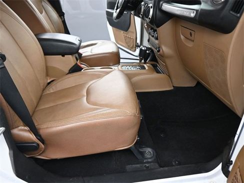 Used 2017 Jeep Wrangler Unlimited Sahara w/ Connectivity Group image 35