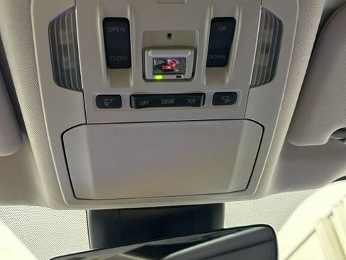 Certified 2023 Toyota Highlander XLE image 10