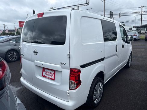Used 2018 Nissan NV200 SV w/ Navigation Package FWD image 3