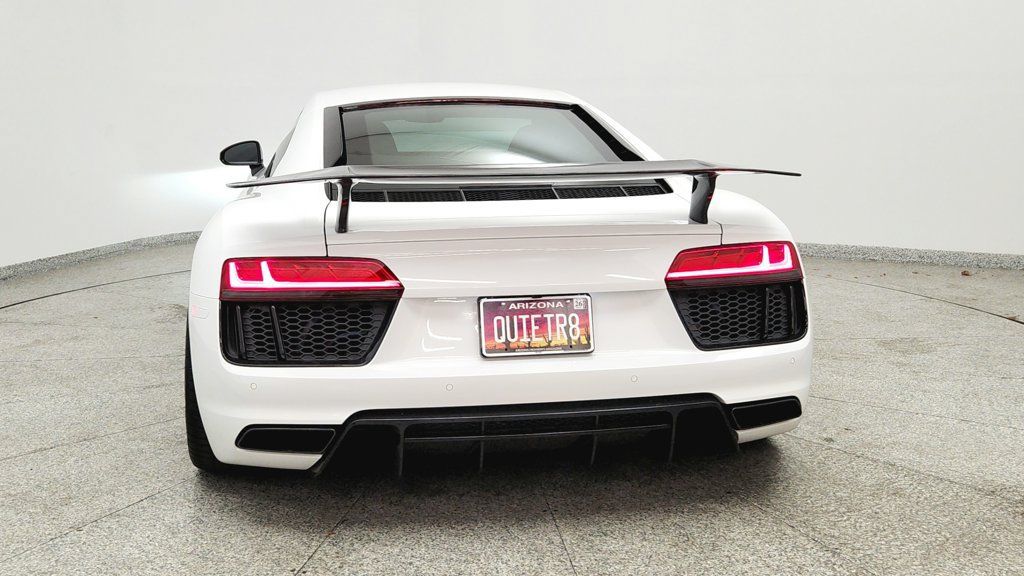 Used 2018 Audi R8 V10 RWD image 4