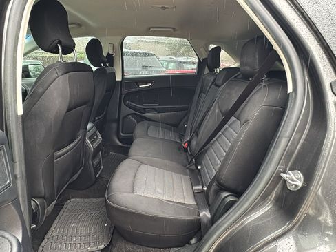 Used 2019 Ford Edge SE image 14