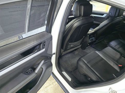 Used 2024 Porsche Cayenne Coupe image 15